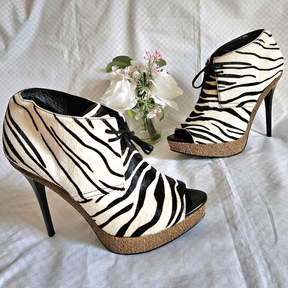 NDS Women's Burberry Faux Zebra Fur Open Toe Ankle Boots Heels Size 10 US (MINT) - Picture 1 of 14